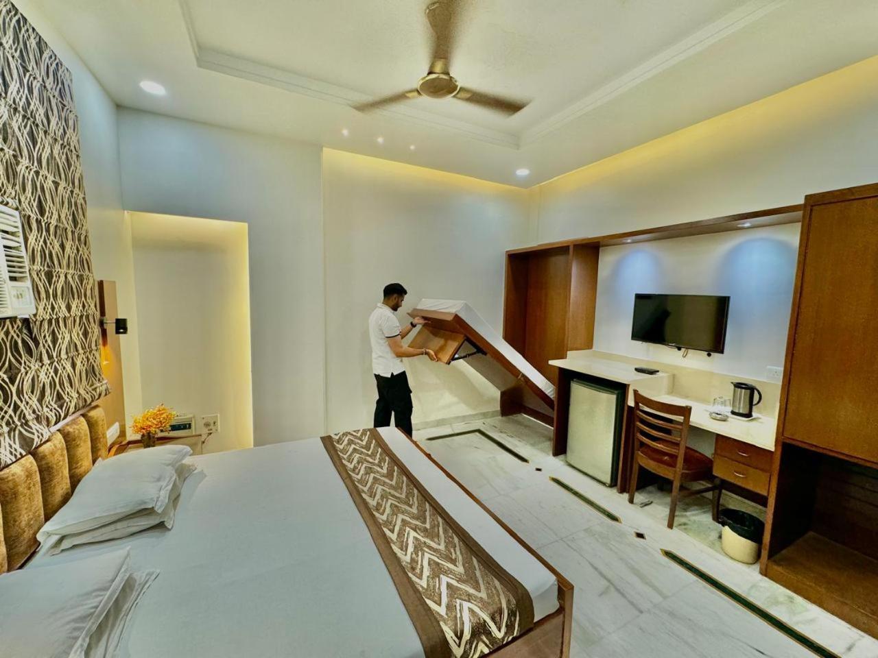 Hotel C Park - Karol Bagh, New Delhi Dış mekan fotoğraf
